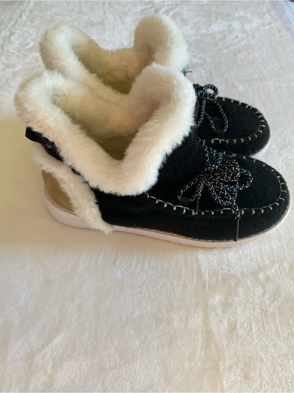 Women’s Black Faux-Fur Lined Moccasin Thick-Soled Rubber Ankle Booties Size US 7